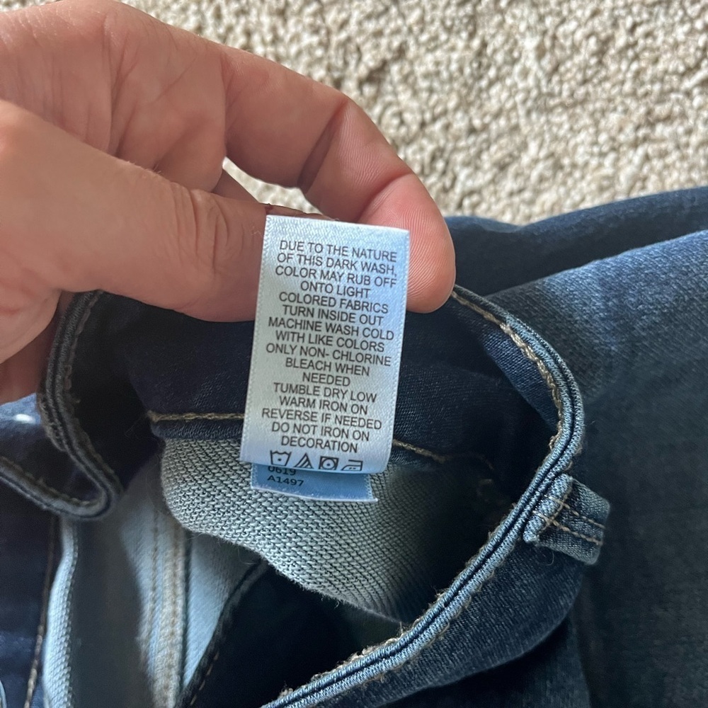 Distressed skinny jeans - Picture 7 of 9